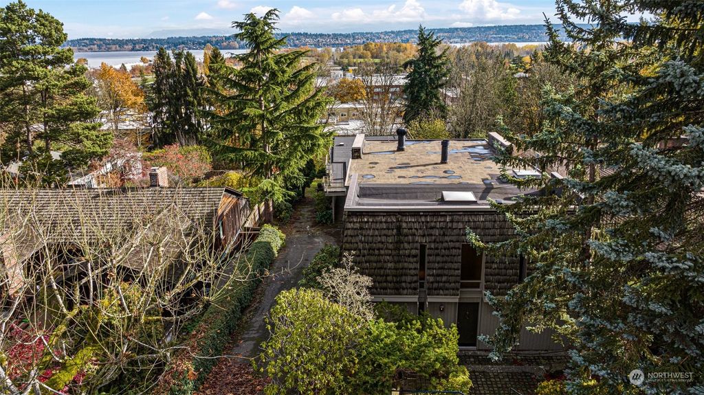 Photo of 7508 58th Ave NE Ave, Seattle, WA 98115 (MLS # 2326037)