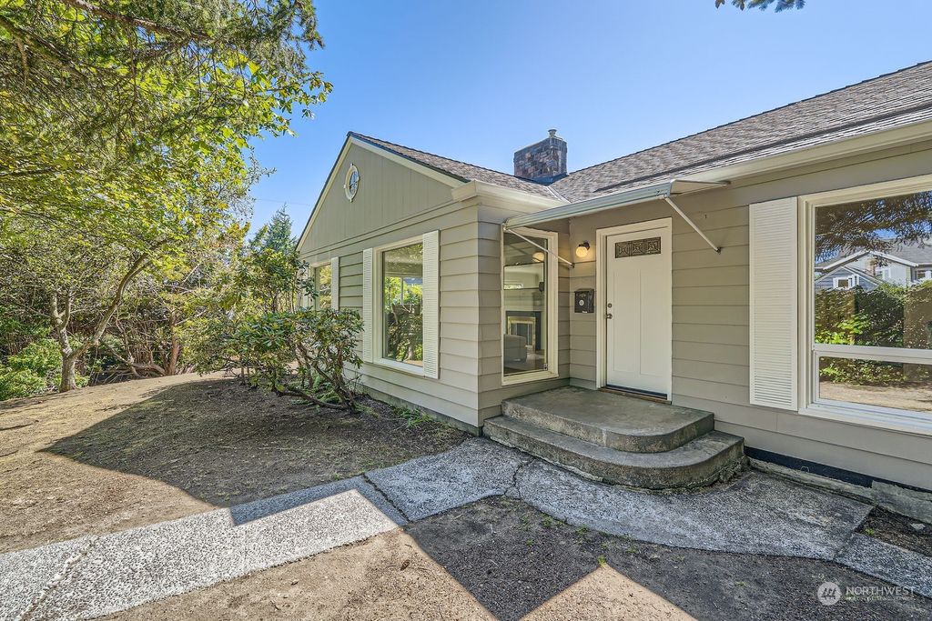 Photo of 1555 NE 90th Street, Seattle, WA 98115 (MLS # 2285417)