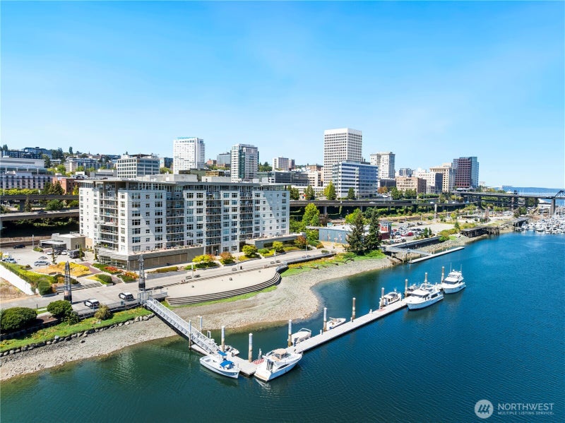 1515 Dock Street 204