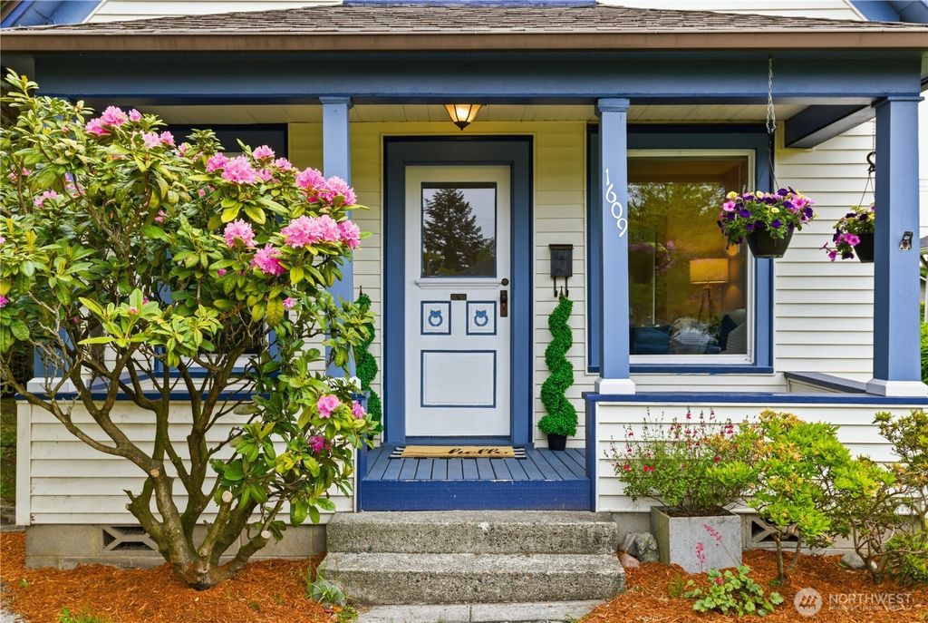 Photo of 1609 Lombard Avenue, Everett, WA 98201 (MLS # 2526027)