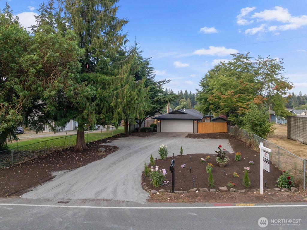 Photo of 31400 7th Place SW, Federal Way, WA 98023 (MLS # 2403706)