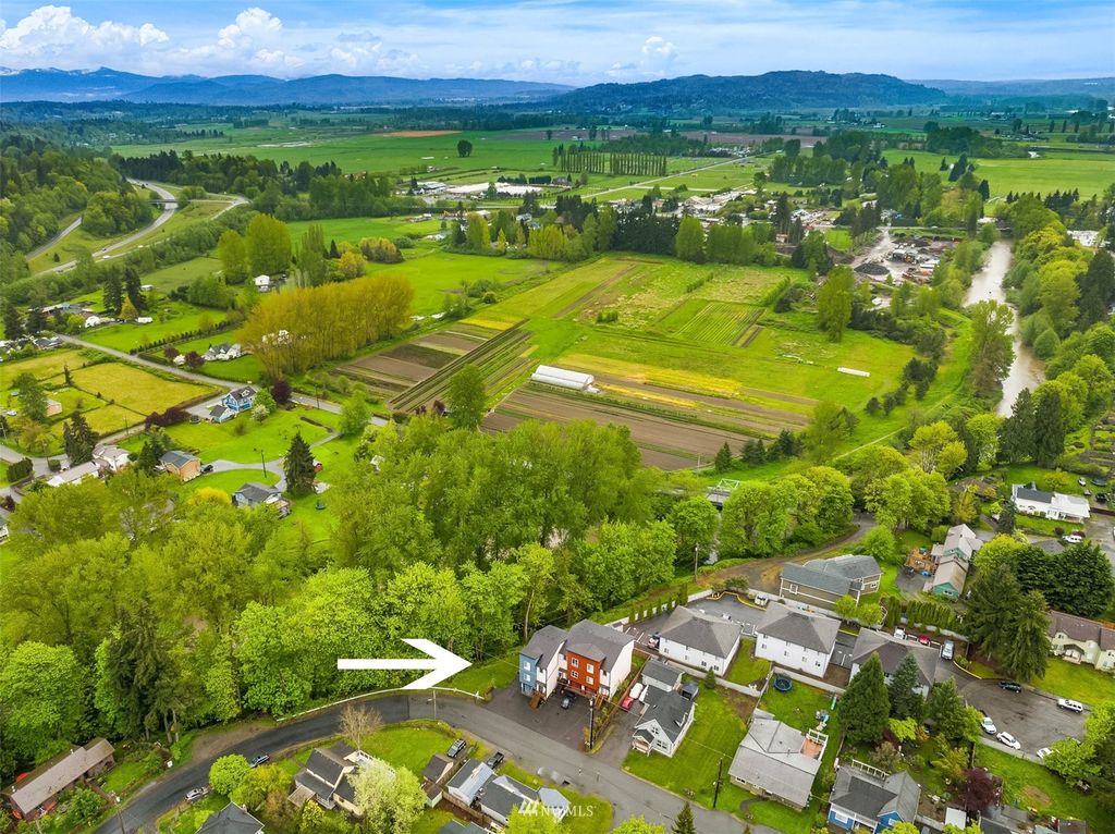 Photo of 109 7th Street #B, Snohomish, WA 98290 (MLS # 1920639)