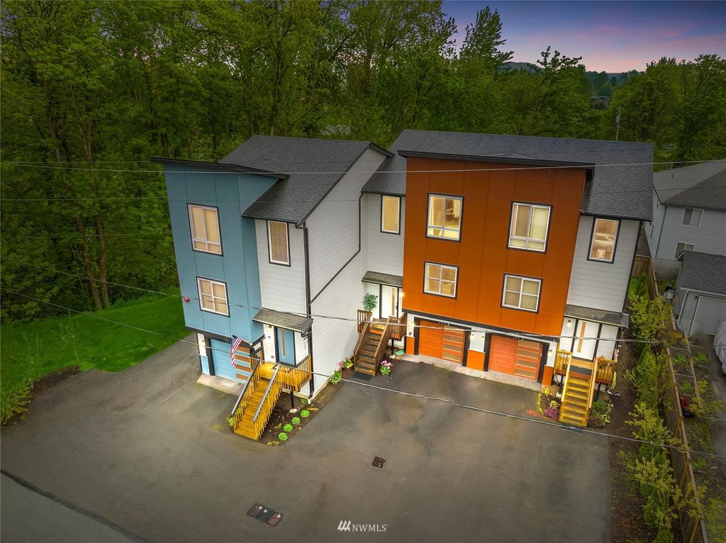 Photo of 109 7th Street #B, Snohomish, WA 98290 (MLS # 1920639)