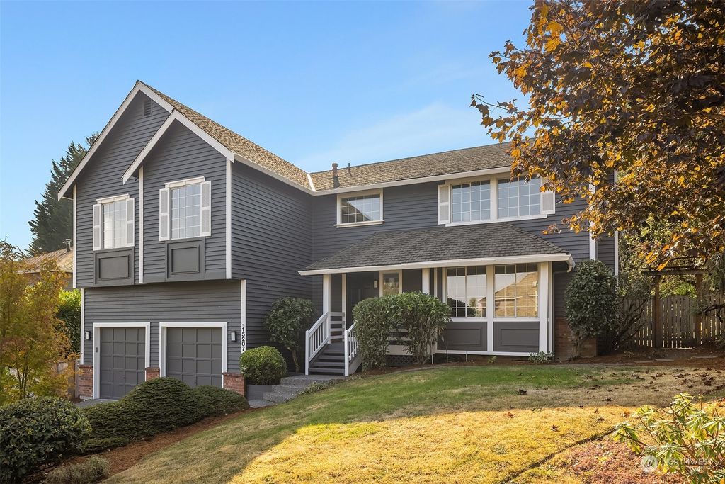 Photo of 15207 NE 72nd Street, Redmond, WA 98052 (MLS # 2029423)