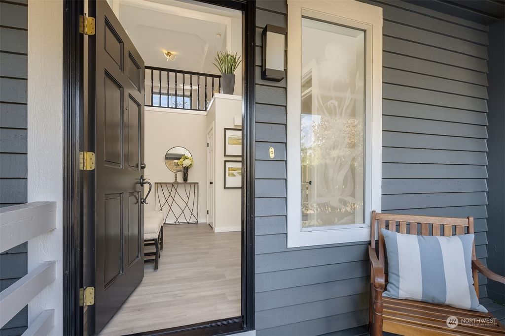 Photo of 15207 NE 72nd Street, Redmond, WA 98052 (MLS # 2029423)