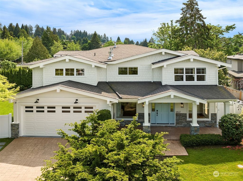Photo of 2837 92nd Place NE, Clyde Hill, WA 98004 (MLS # 2071452)