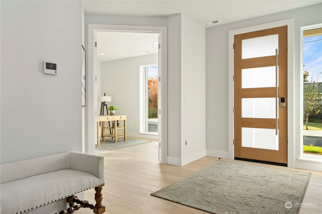 Photo of 13038 NE 102nd Place, Kirkland, WA 98033 (MLS # 2177067)