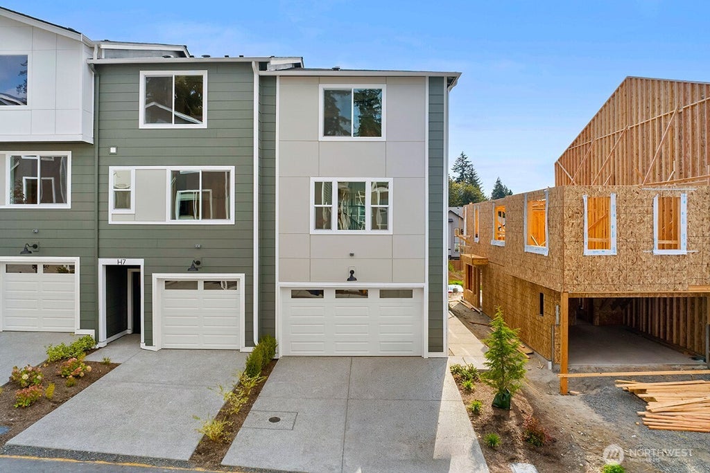 Photo of 16823 Alder Way #H8, Lynnwood, WA 98037 (MLS # 2552420)
