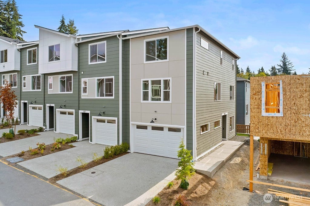 Photo of 16823 Alder Way #H8, Lynnwood, WA 98037 (MLS # 2552420)