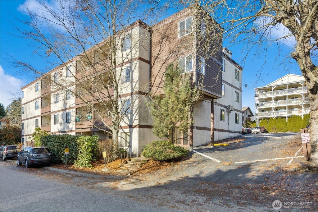 Photo of 2100 N 106th Street #304, Seattle, WA 98133 (MLS # 2517643)
