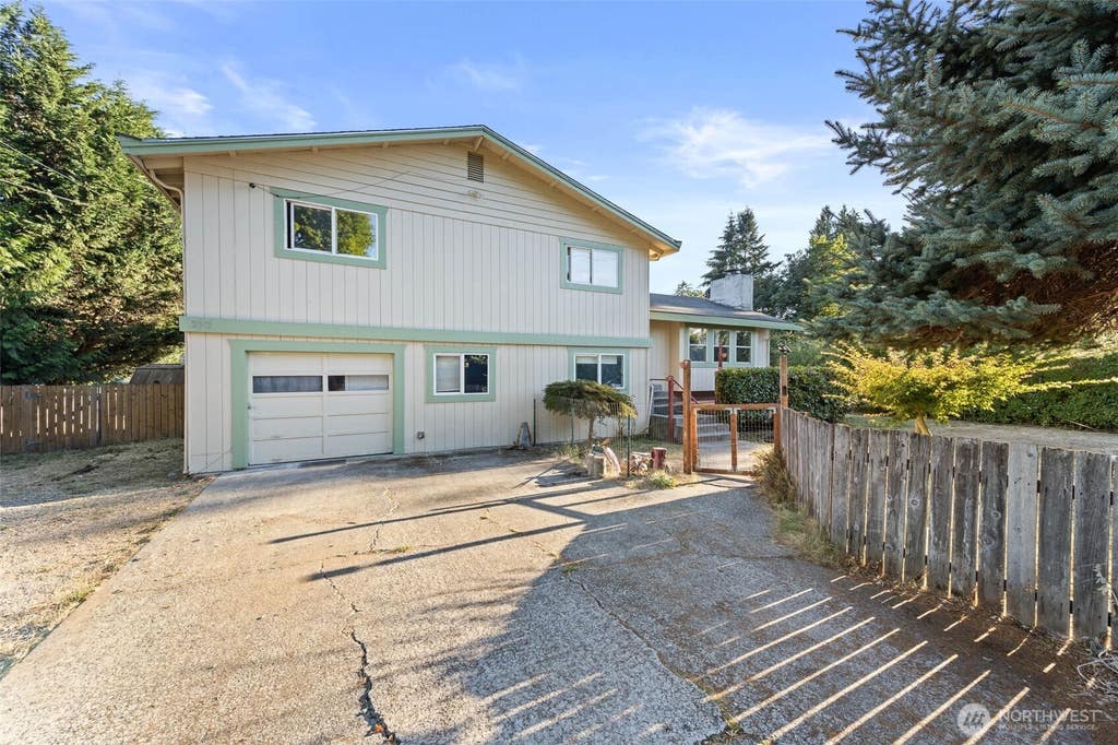 Photo of 2515 15th Avenue SE, Olympia, WA 98501 (MLS # 2572969)