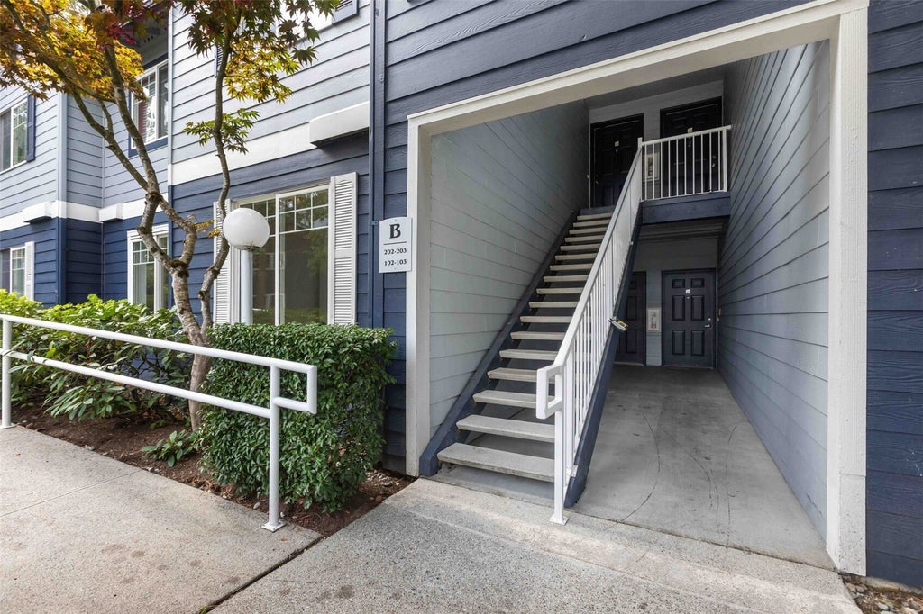 Photo of 10825 SE 200th Street #B102, Kent, WA 98031 (MLS # 2596684)