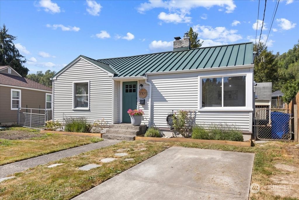 Photo of 3304 SE 6th Street, Renton, WA 98058 (MLS # 2148676)