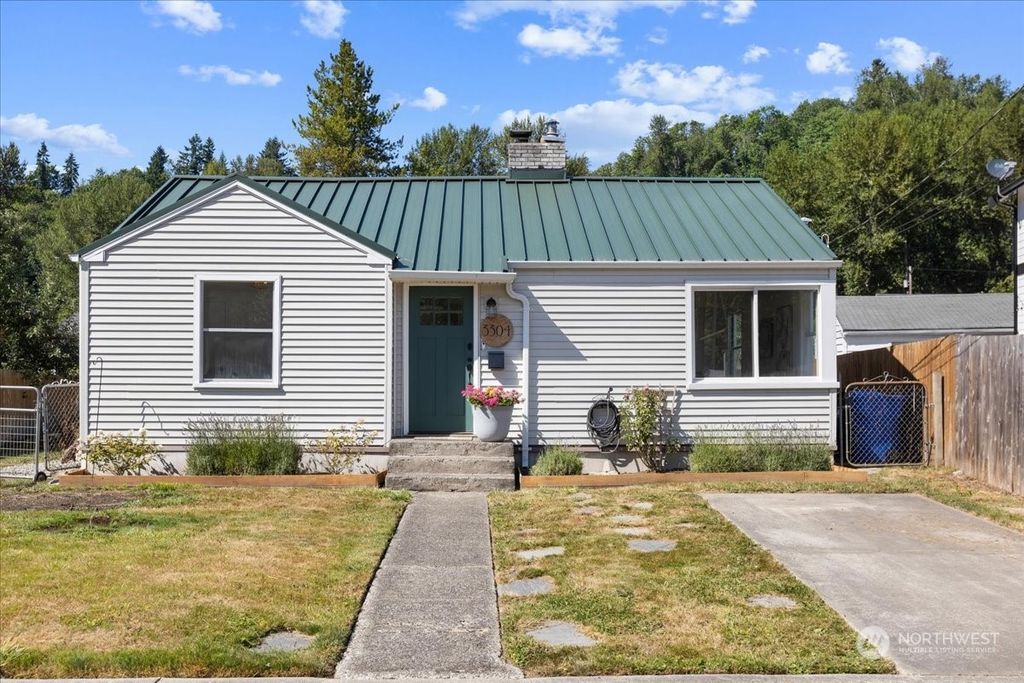 Photo of 3304 SE 6th Street, Renton, WA 98058 (MLS # 2148676)