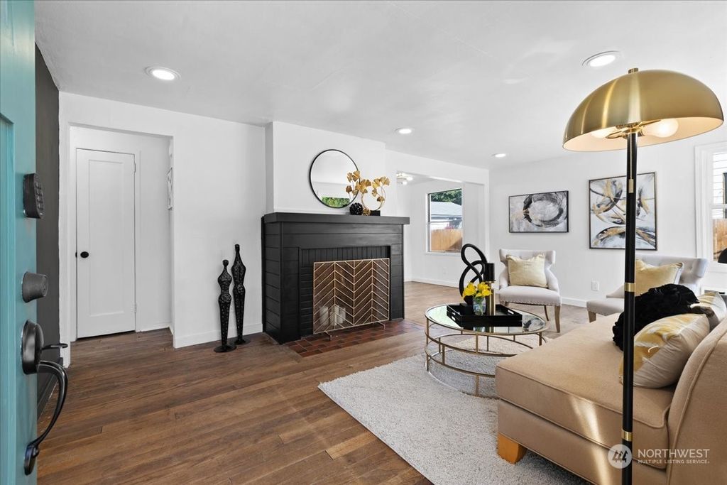 Photo of 3304 SE 6th Street, Renton, WA 98058 (MLS # 2148676)