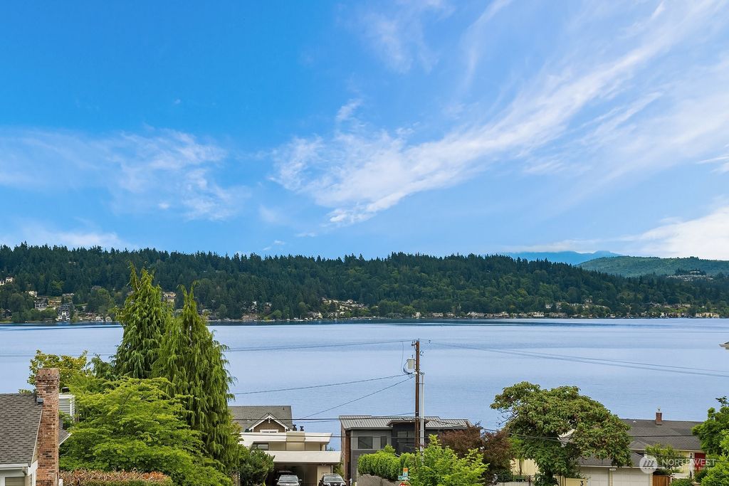 Photo of 17102 SE 29th Place, Bellevue, WA 98008 (MLS # 2128197)