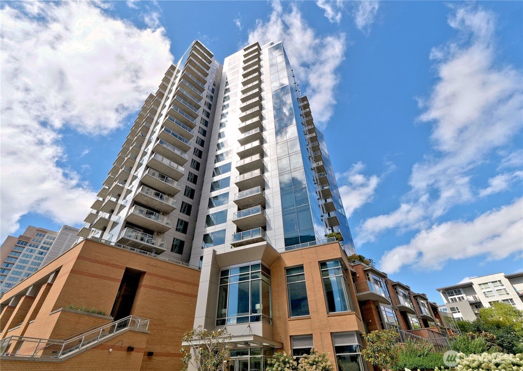 Photo of 10610 NE 9th Place, Bellevue, WA 98004 (MLS # 2575532)