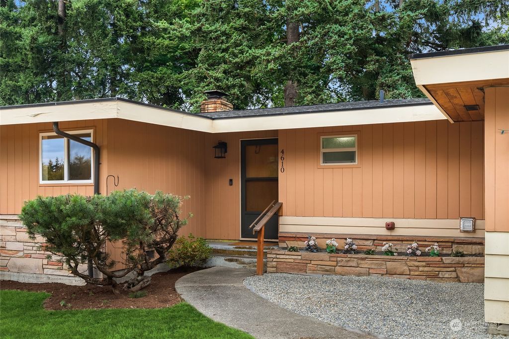 Photo of 4610 119th Avenue SE, Bellevue, WA 98006 (MLS # 2142827)