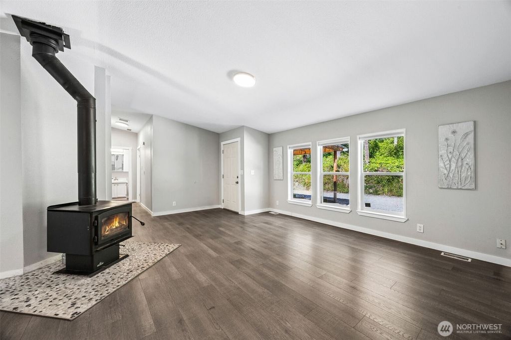 Photo of 40402 66th Avenue E, Eatonville, WA 98328 (MLS # 2547003)