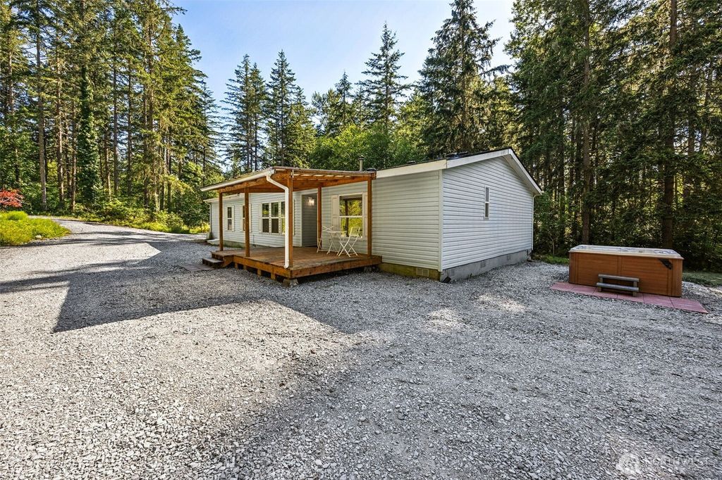 Photo of 40402 66th Avenue E, Eatonville, WA 98328 (MLS # 2547003)