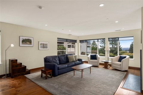 Photo of 11122 NE 41st Drive #31, Kirkland, WA 98033 (MLS # 2485497)