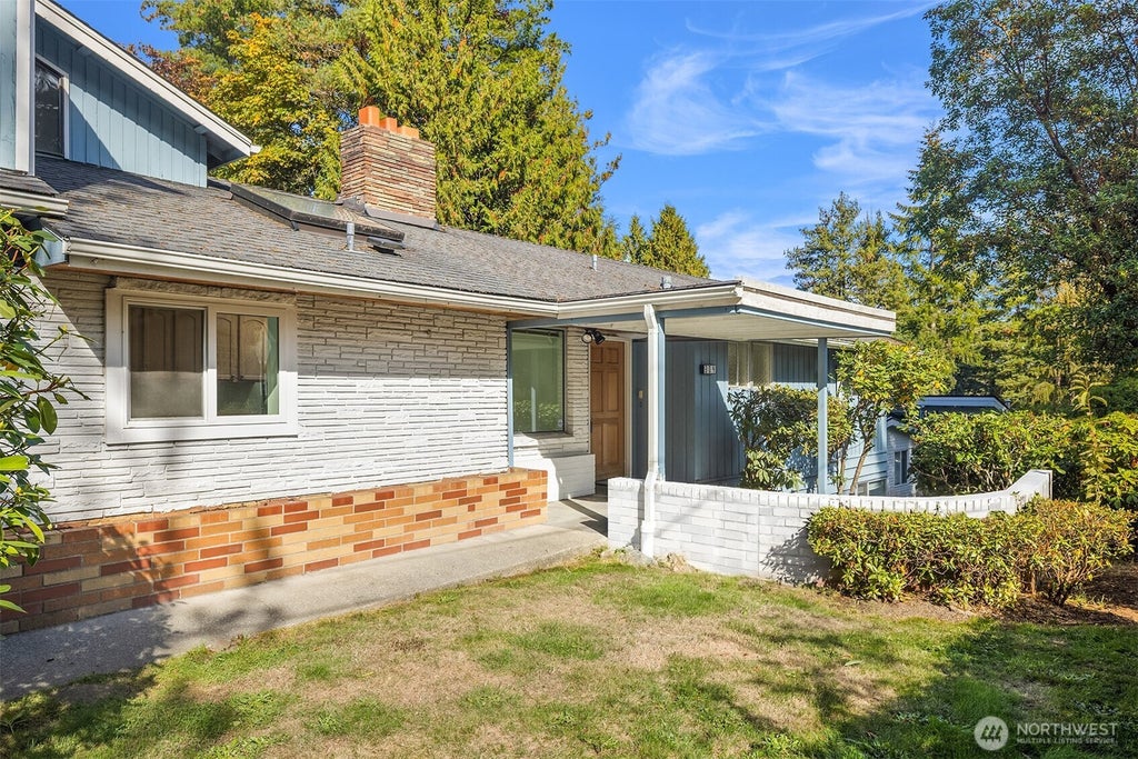 Photo of 304 N Greenwood Drive, Shoreline, WA 98133 (MLS # 2591204)