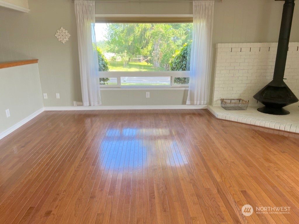 listing image 9366458861128807166