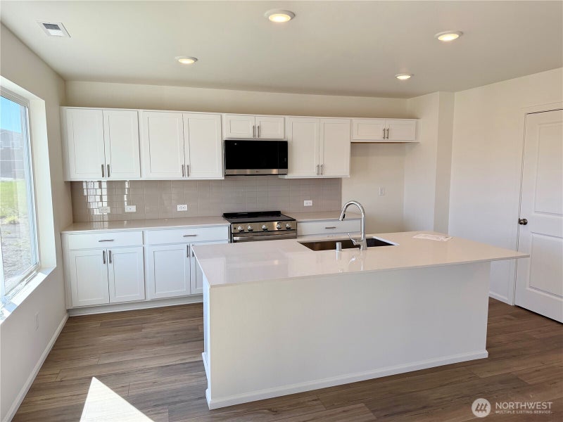 9909 Ferns Loop SE
