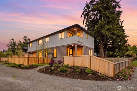 Photo of 10202 44th Avenue SW, Seattle, WA 98146 (MLS # 2526093)