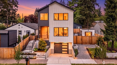 Photo of 11709 Roosevelt Way NE, Seattle, WA 98125 (MLS # 2542623)