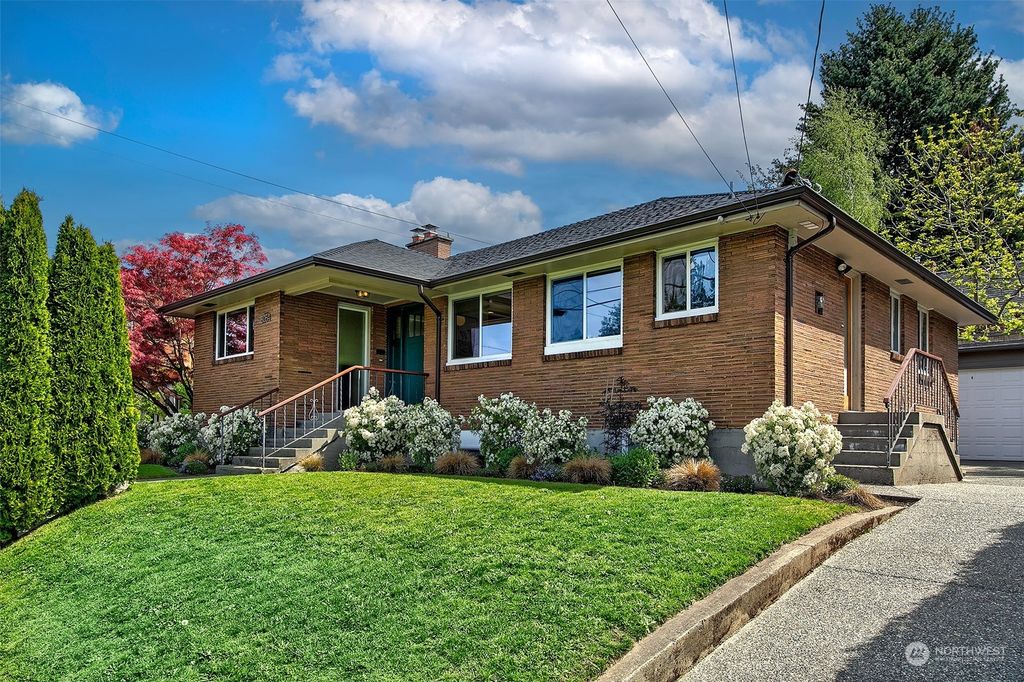 Photo of 8054 Wallingford Avenue N, Seattle, WA 98103 (MLS # 2227698)