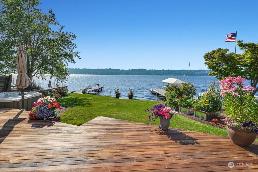 Photo of 1317 E Lake Sammamish Shore Lane SE, Sammamish, WA 98075 (MLS # 2051238)