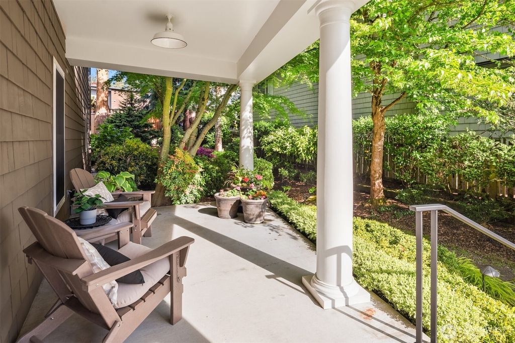 Photo of 514 4th Street S, Kirkland, WA 98033 (MLS # 2375541)