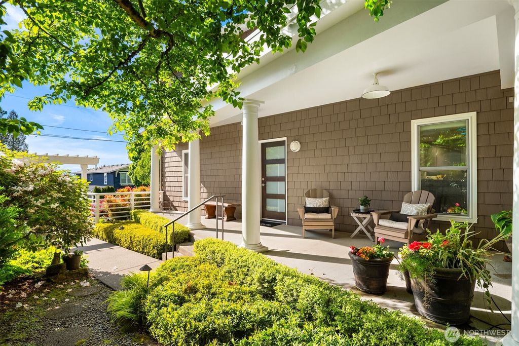 Photo of 514 4th Street S, Kirkland, WA 98033 (MLS # 2375541)