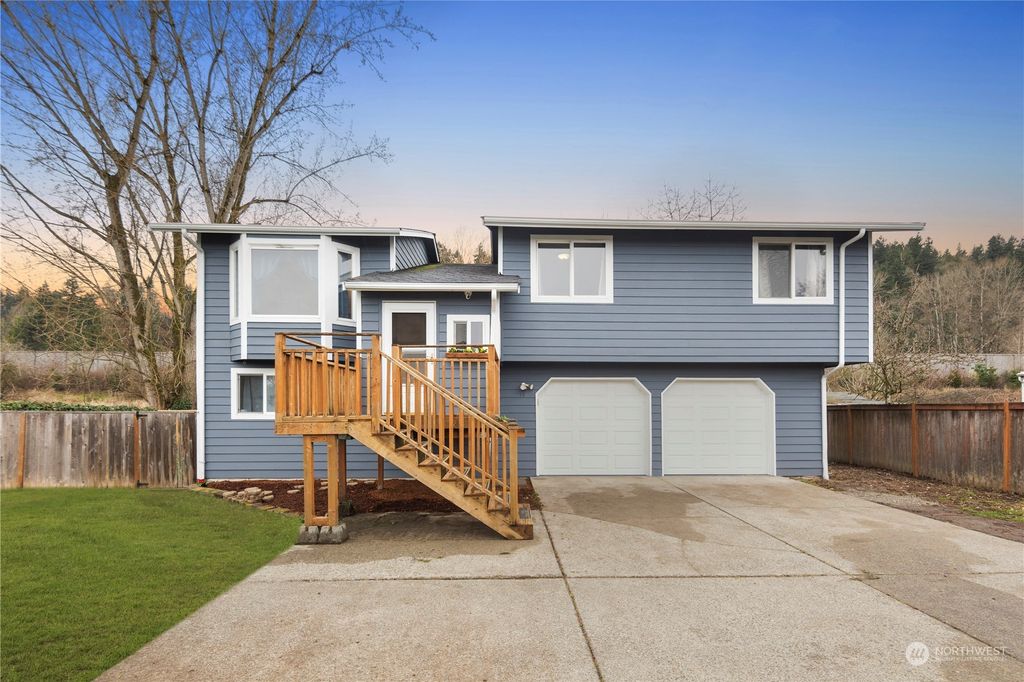 Photo of 18 2nd Avenue S, Algona, WA 98001 (MLS # 2202756)