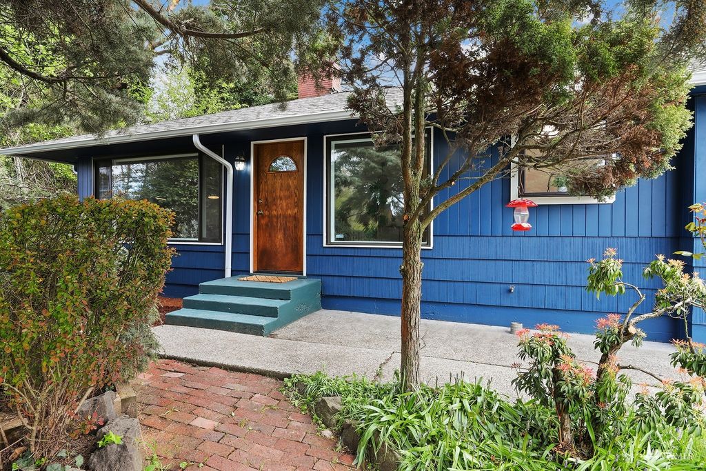 Photo of 11814 12th Avenue S, Seattle, WA 98168 (MLS # 1987478)