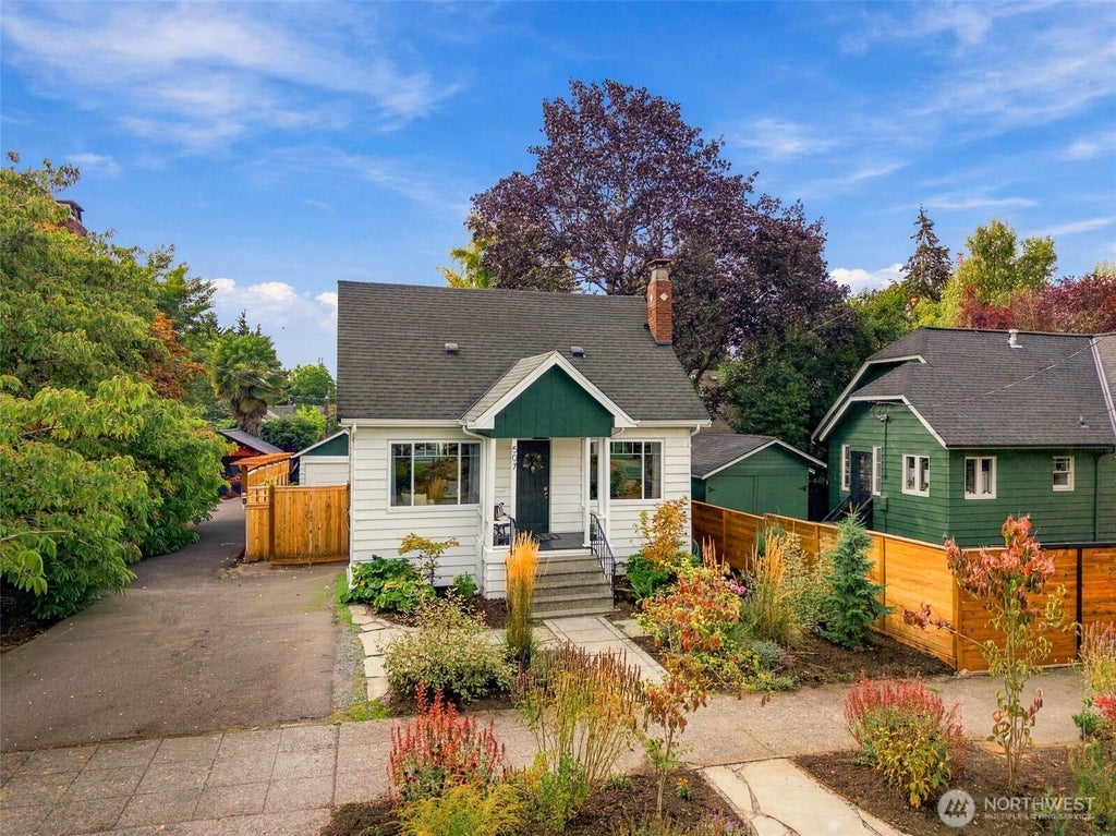 Photo of 507 N 81st Street, Seattle, WA 98103 (MLS # 2588462)