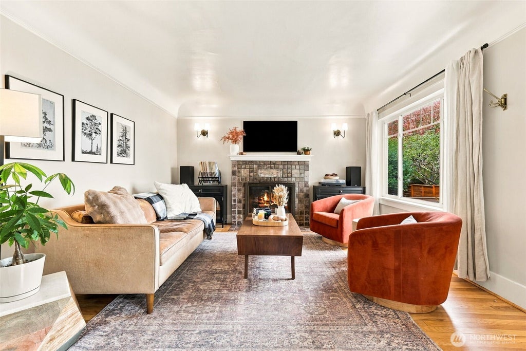 Photo of 507 N 81st Street, Seattle, WA 98103 (MLS # 2588462)