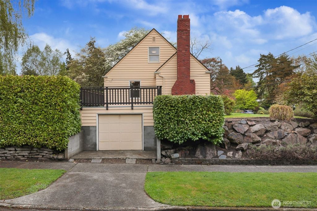 Photo of 6203 39th Avenue NE, Seattle, WA 98115 (MLS # 2512727)
