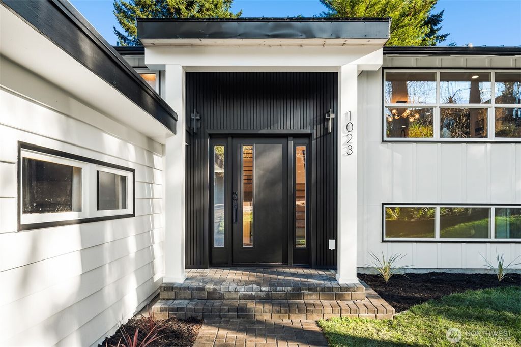 Photo of 1023 109th Avenue SE, Bellevue, WA 98004 (MLS # 2515728)