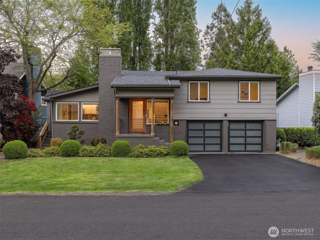 Photo of 9122 Matthews Avenue NE, Seattle, WA 98115 (MLS # 2373680)