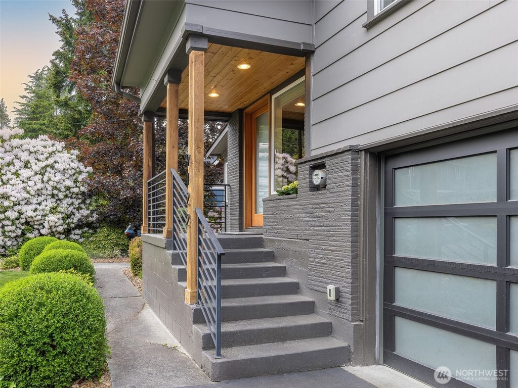 Photo of 9122 Matthews Avenue NE, Seattle, WA 98115 (MLS # 2373680)