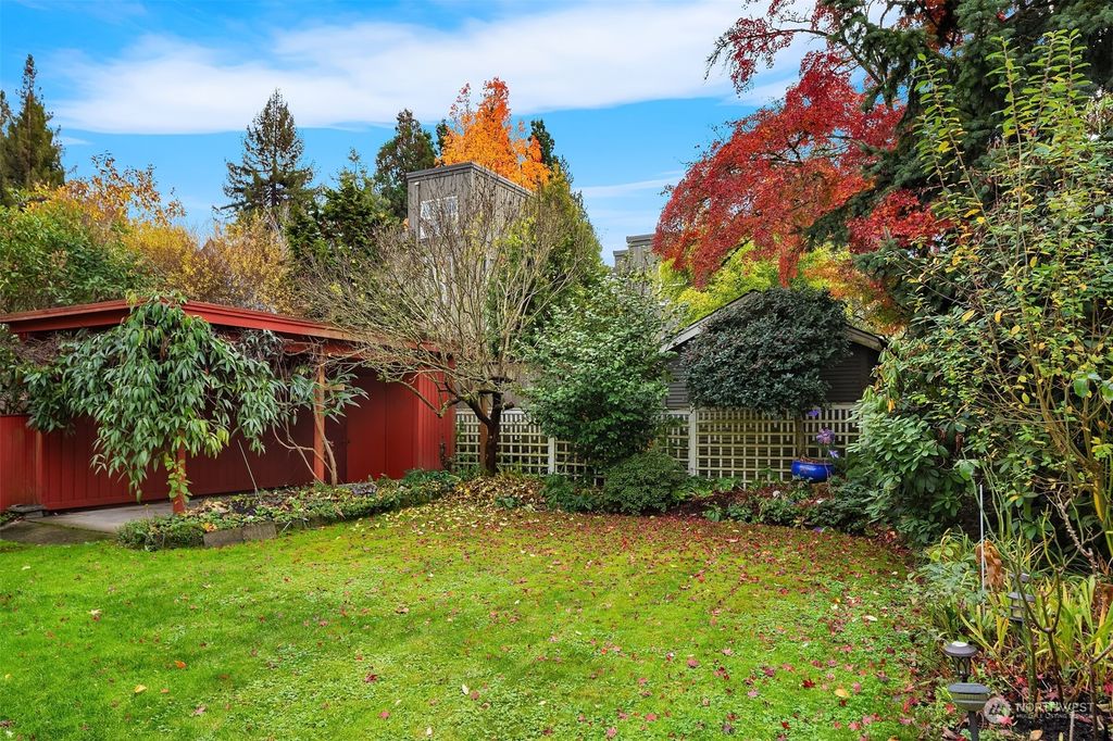 Photo of 2517 E McGraw Street, Seattle, WA 98112 (MLS # 2179978)
