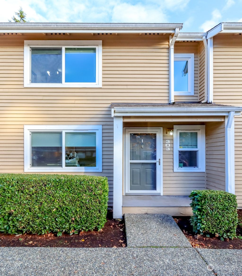 Photo of 23906 12th Place S #303, Des Moines, WA 98198 (MLS # 2309435)