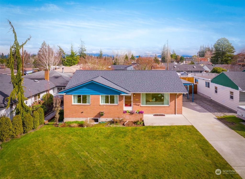Photo of 709 Colby Avenue, Everett, WA 98201 (MLS # 2042197)