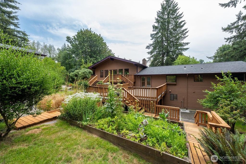Photo of 550 Ragland RD, Longview, WA 98632 (MLS # 2553040)