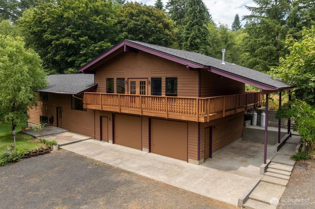 Photo of 550 Ragland RD, Longview, WA 98632 (MLS # 2553040)
