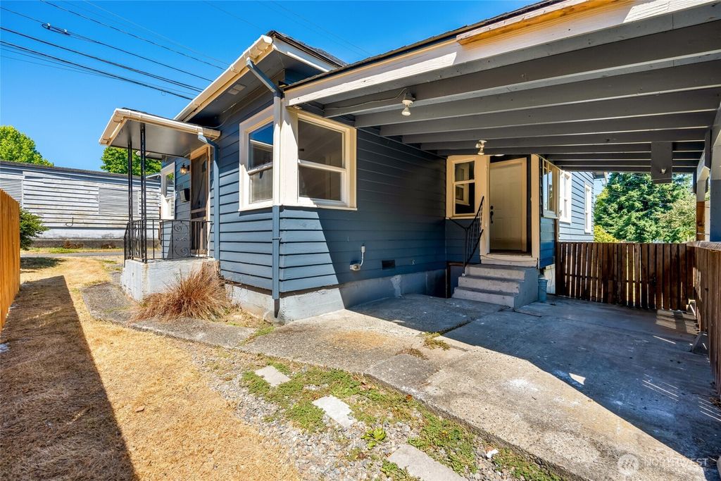 Photo of 1711 12th Street #A, Everett, WA 98201 (MLS # 2472554)