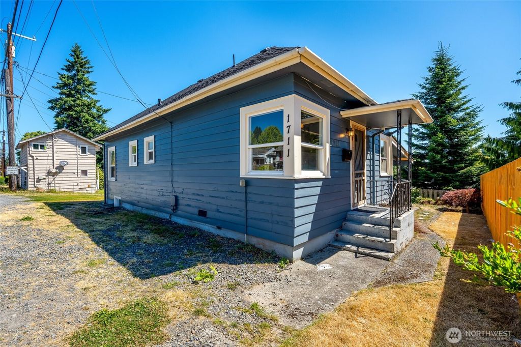 Photo of 1711 12th Street #A, Everett, WA 98201 (MLS # 2472554)