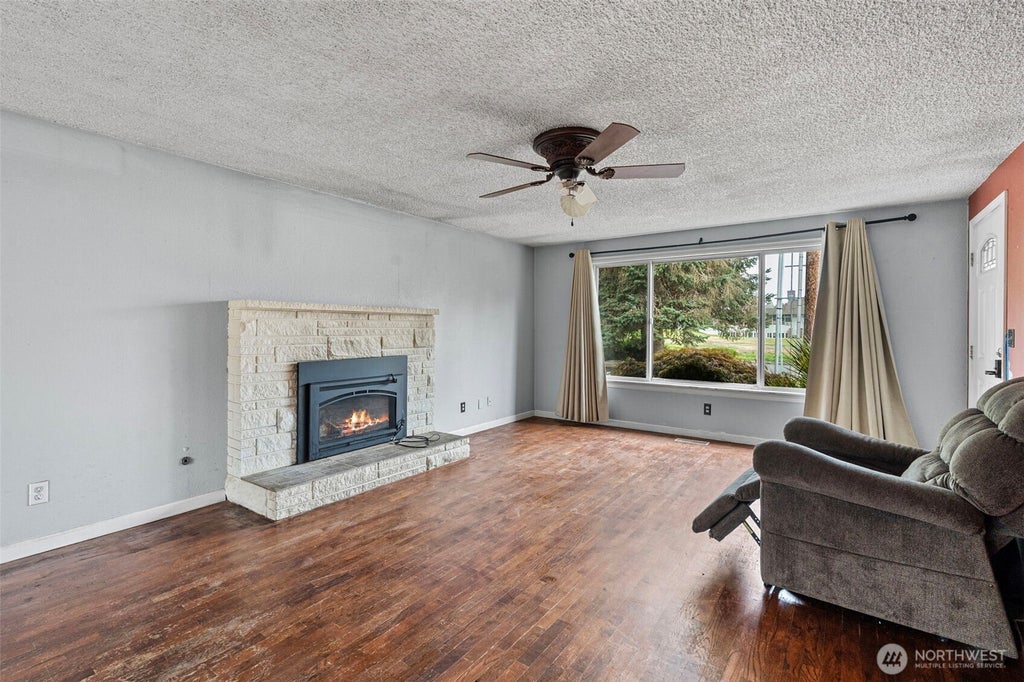 Photo of 1805 N Vassault Street, Tacoma, WA 98406 (MLS # 2555706)